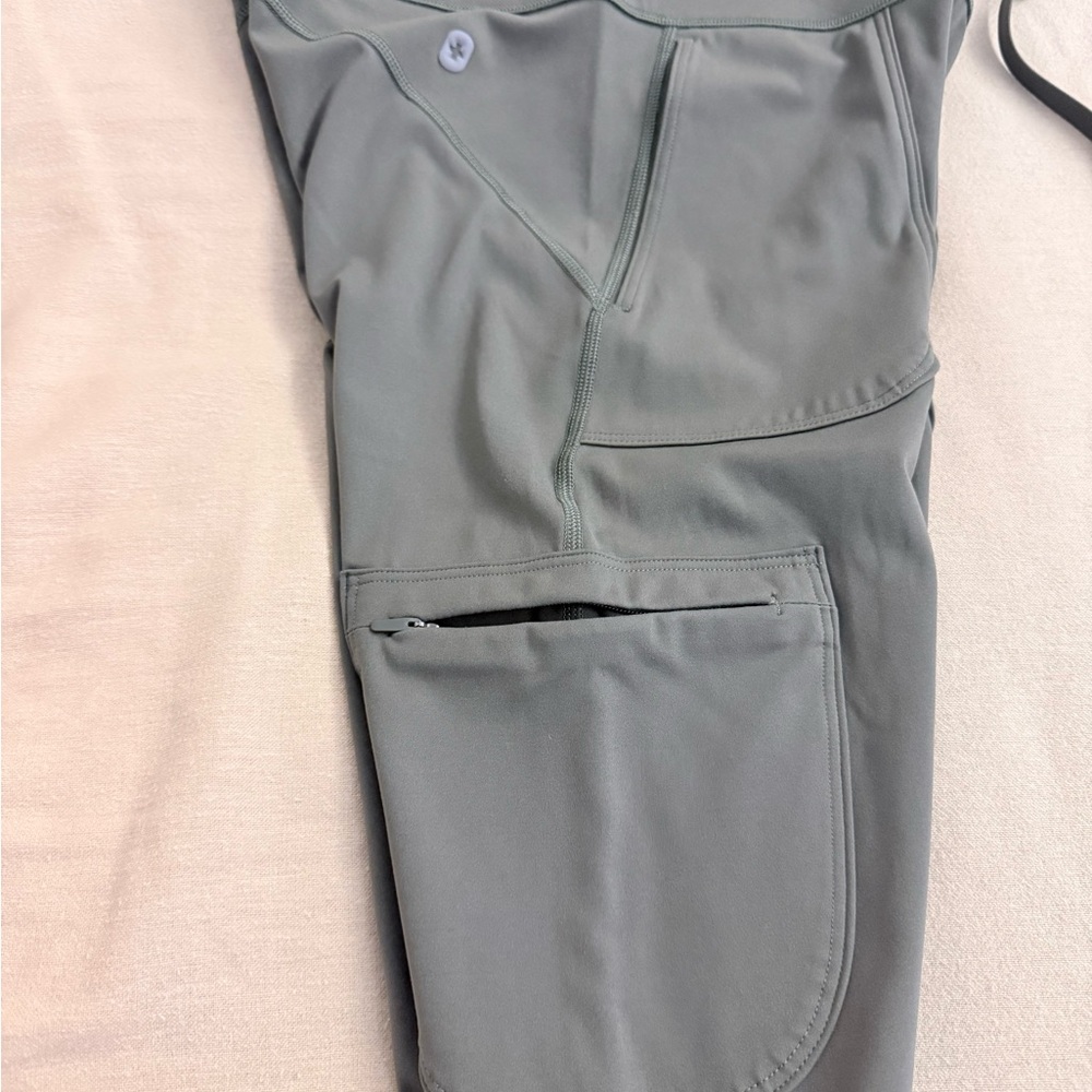 FIGS Olive Technical Collection Top - Picture 7 of 11